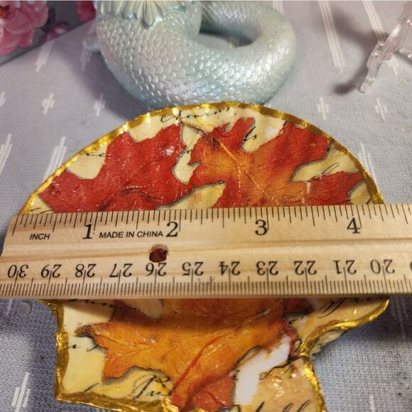 DECOUPAGE SCALLOPED FAN SHELL  - Picture 2 of 2
